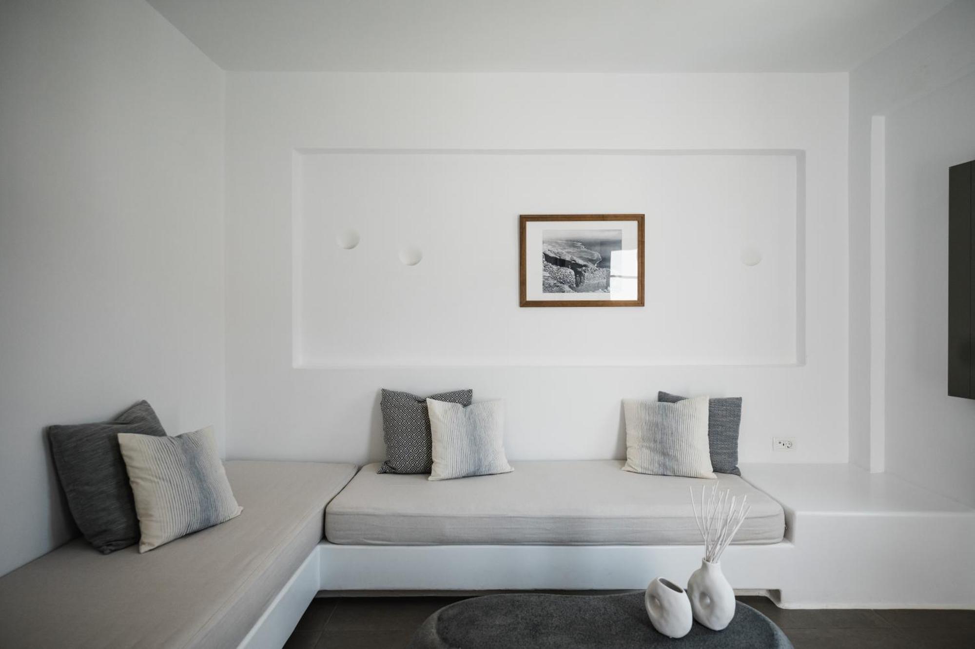 Amphitrite Suites Santorini Vóthon エクステリア 写真