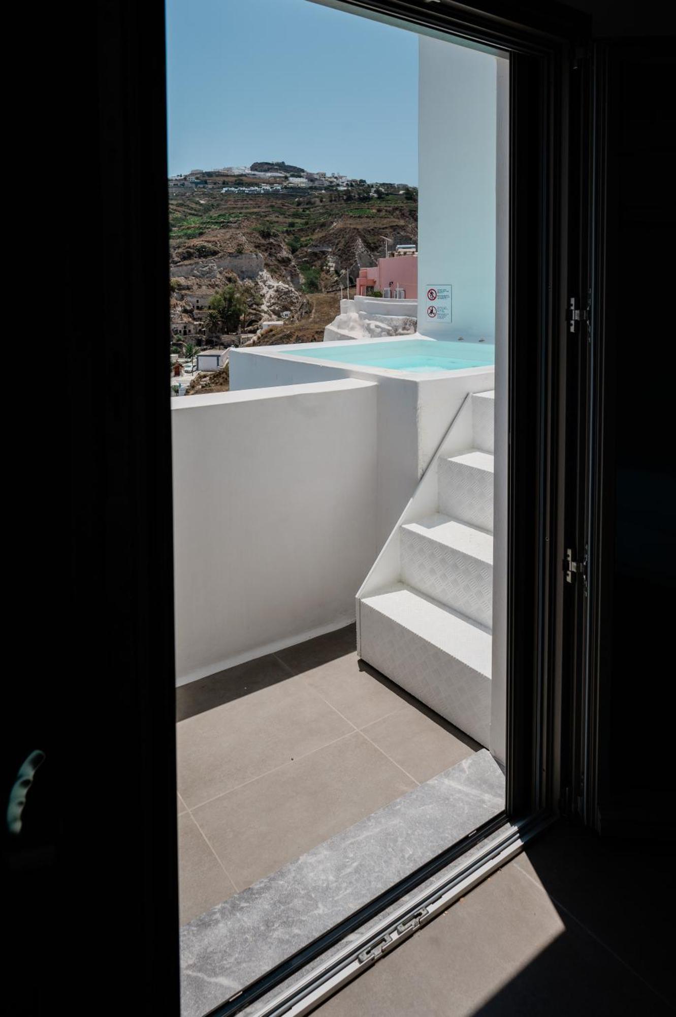 Amphitrite Suites Santorini Vóthon エクステリア 写真