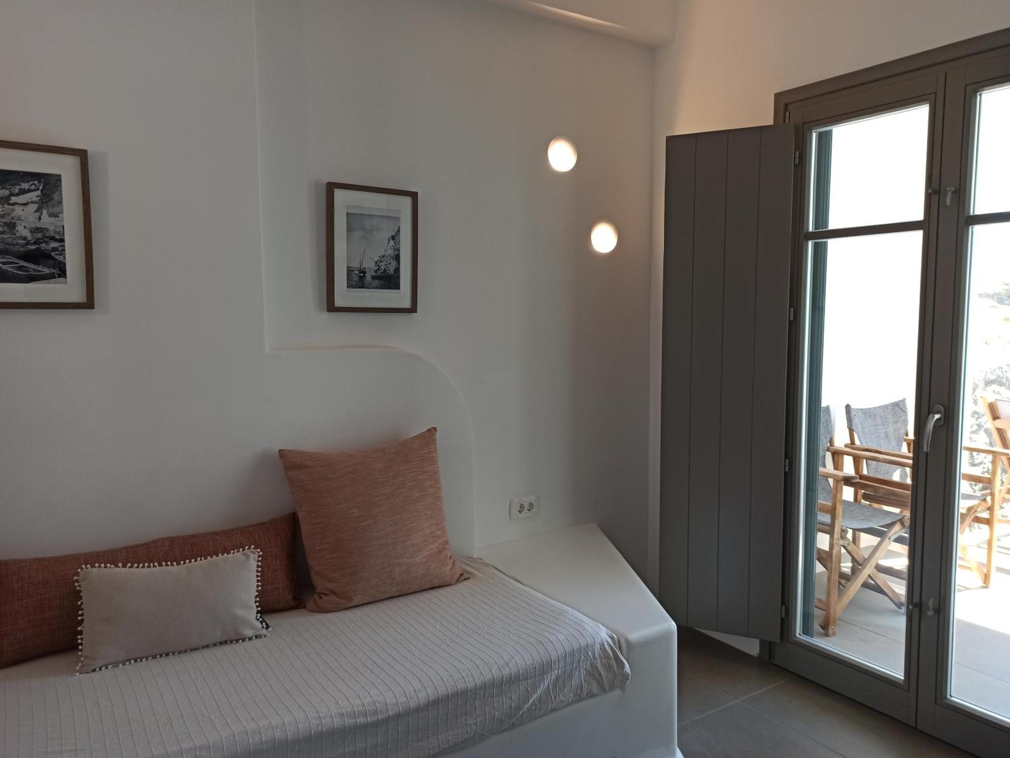 Amphitrite Suites Santorini Vóthon エクステリア 写真